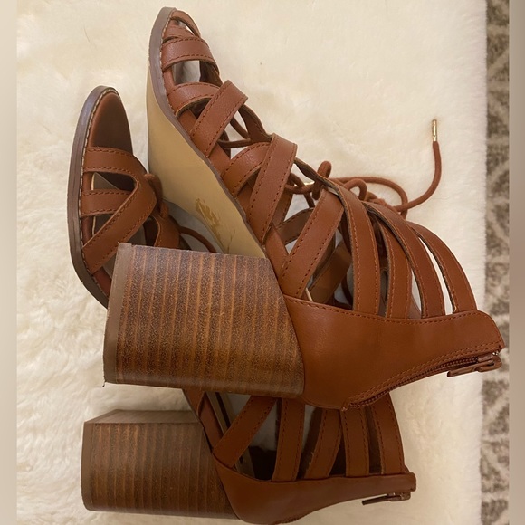 Strappy Heeled Sandals  (7.5) - Picture 3 of 4